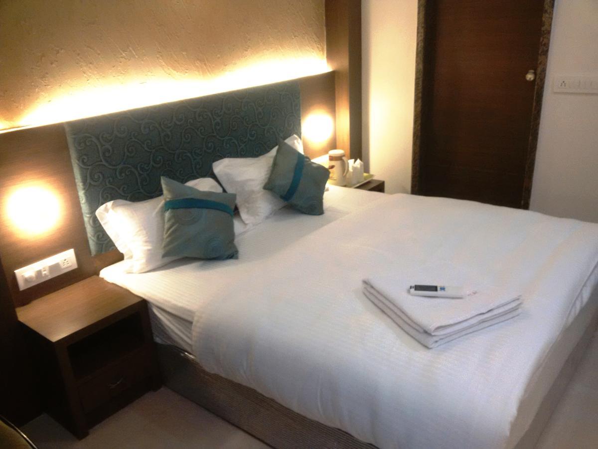 Hotel Chandragupta Ujjain Extérieur photo