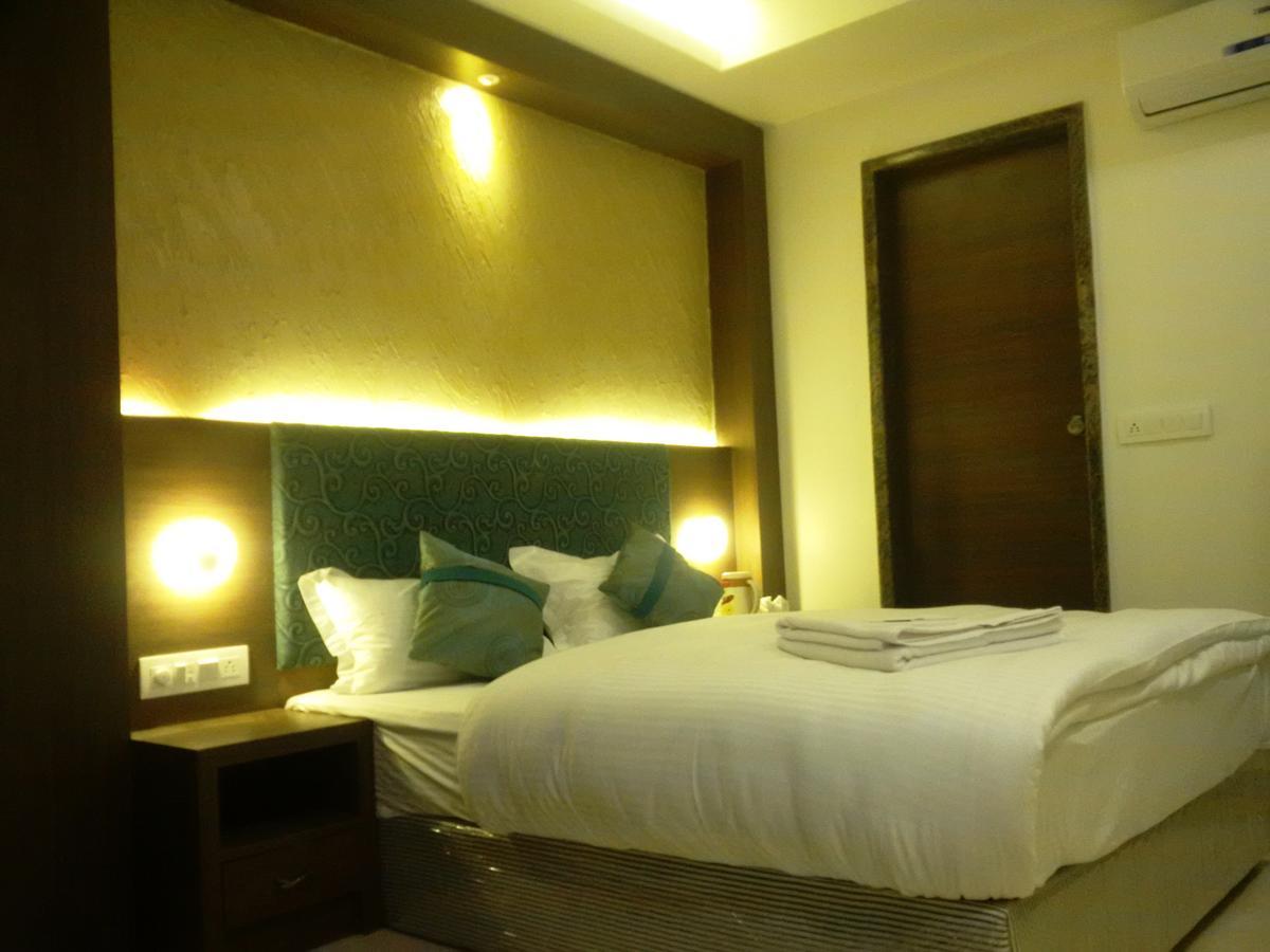 Hotel Chandragupta Ujjain Extérieur photo