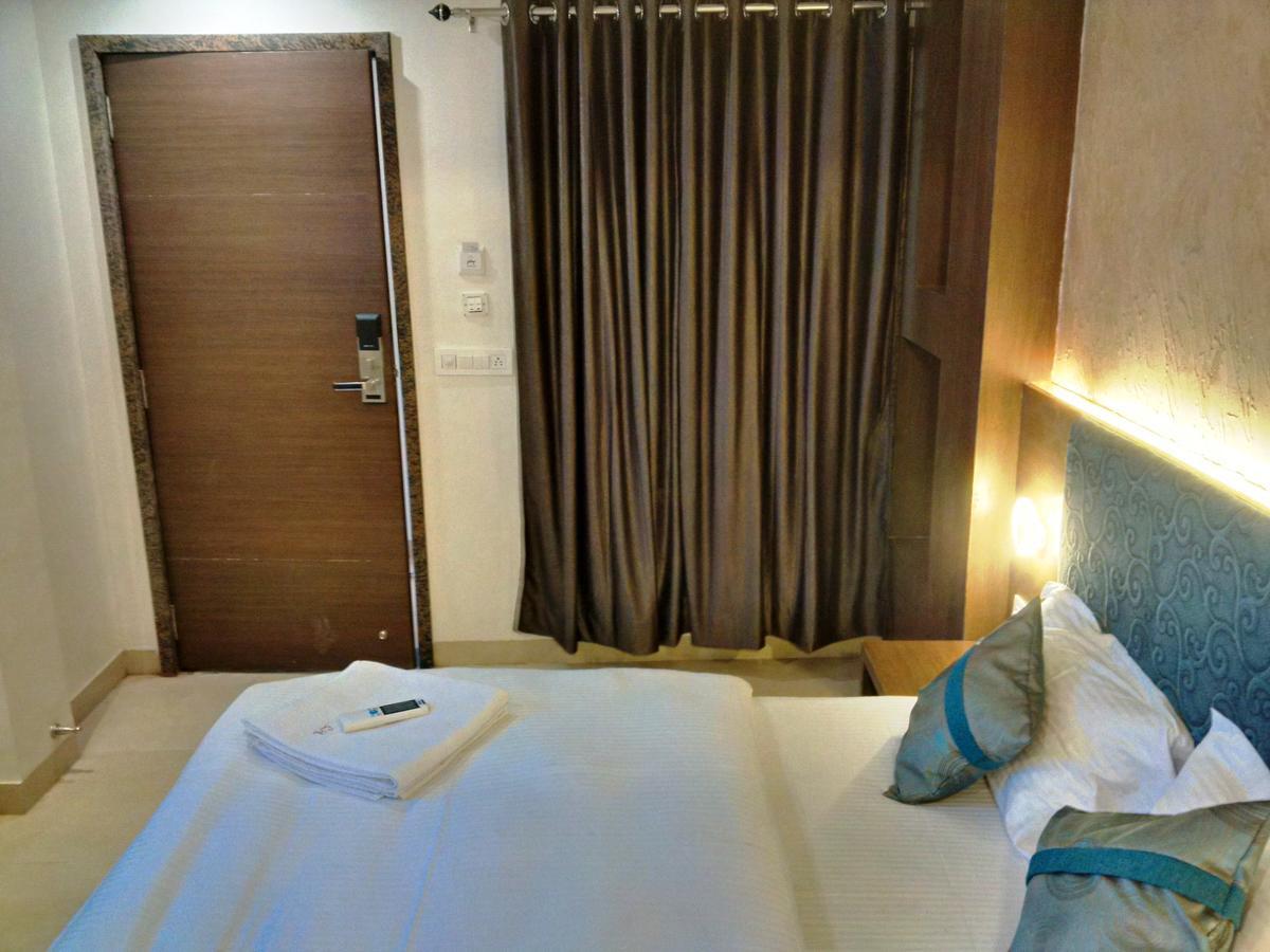 Hotel Chandragupta Ujjain Extérieur photo