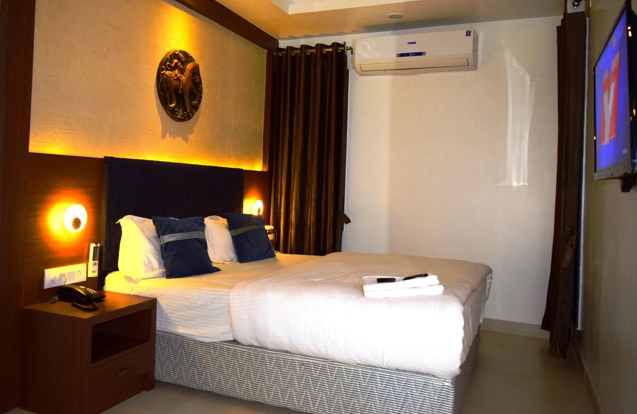 Hotel Chandragupta Ujjain Extérieur photo