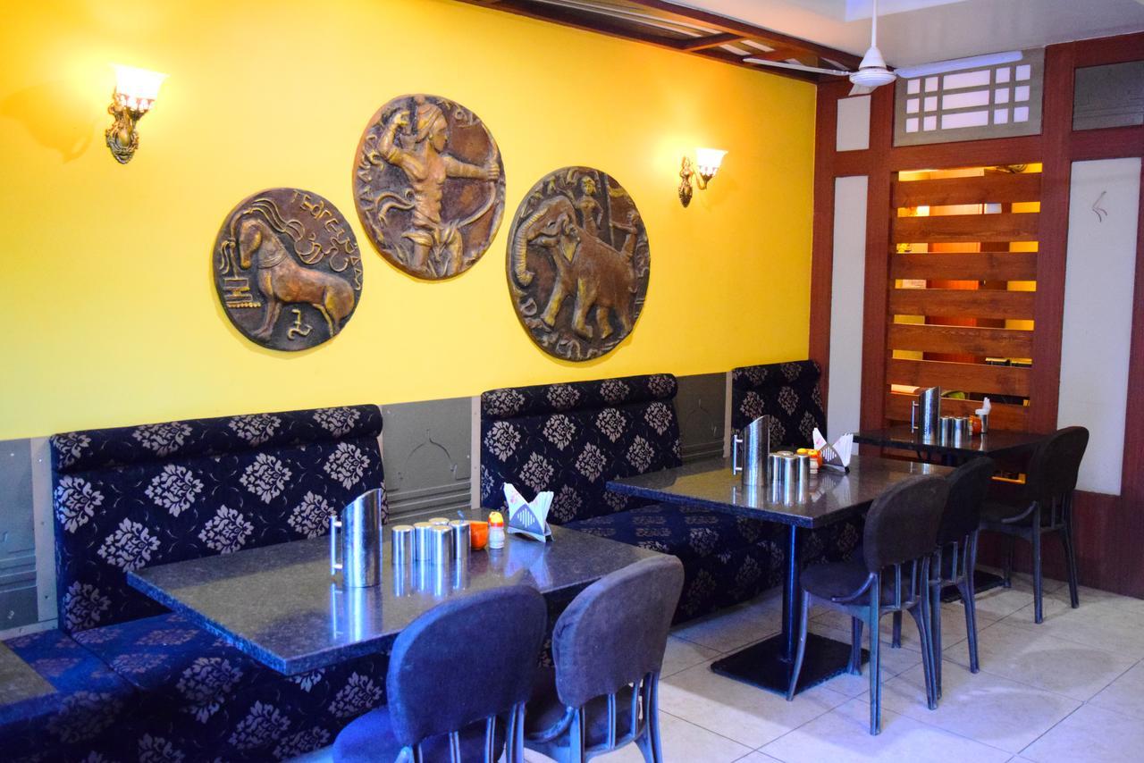 Hotel Chandragupta Ujjain Extérieur photo