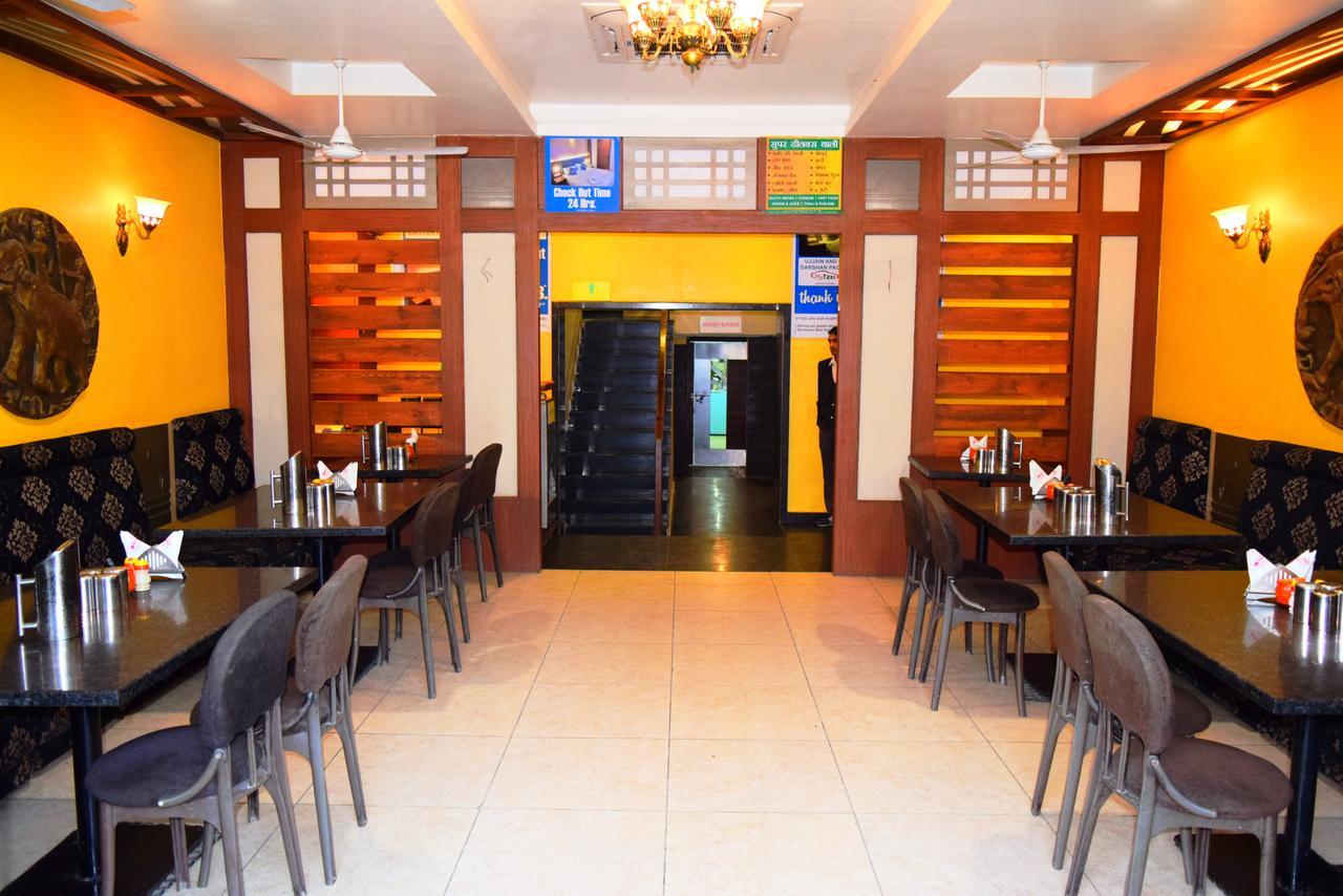 Hotel Chandragupta Ujjain Extérieur photo