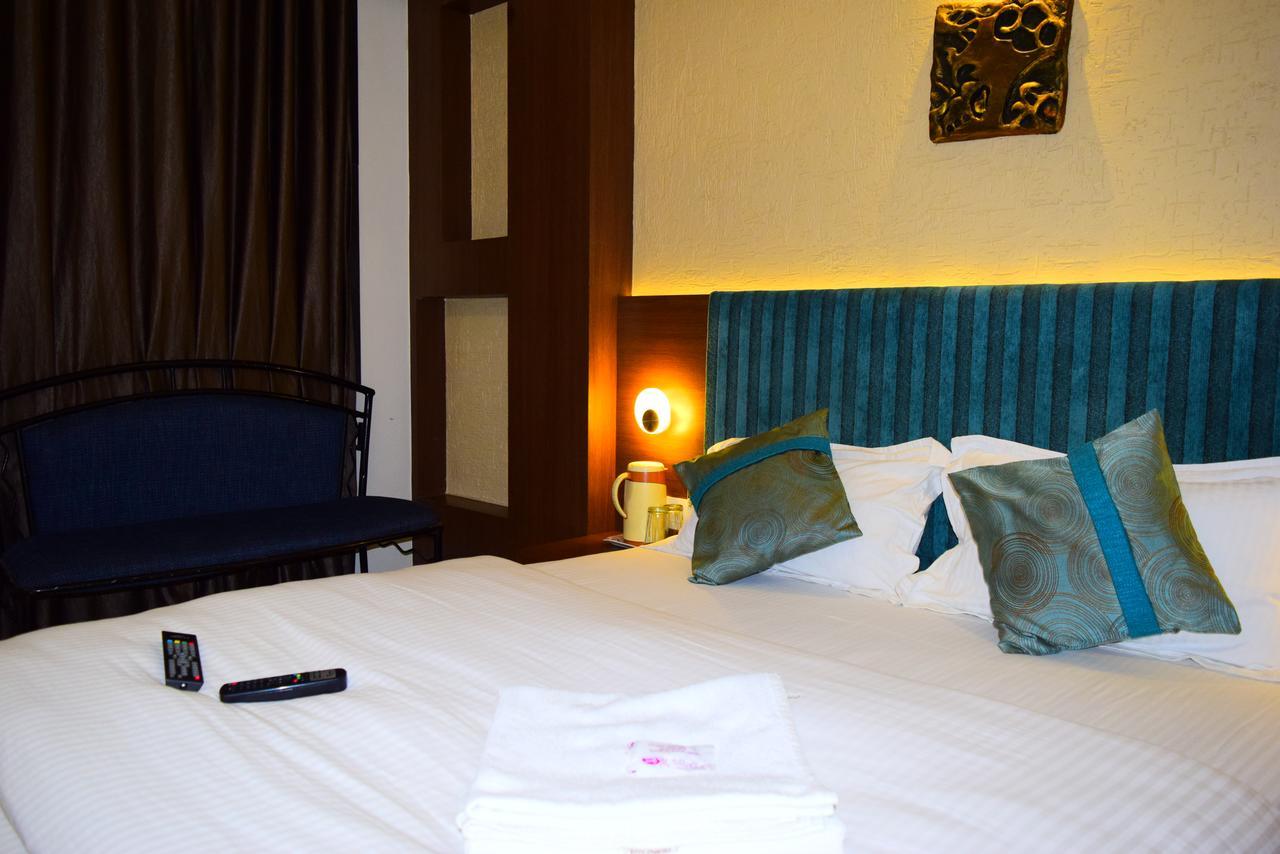 Hotel Chandragupta Ujjain Extérieur photo