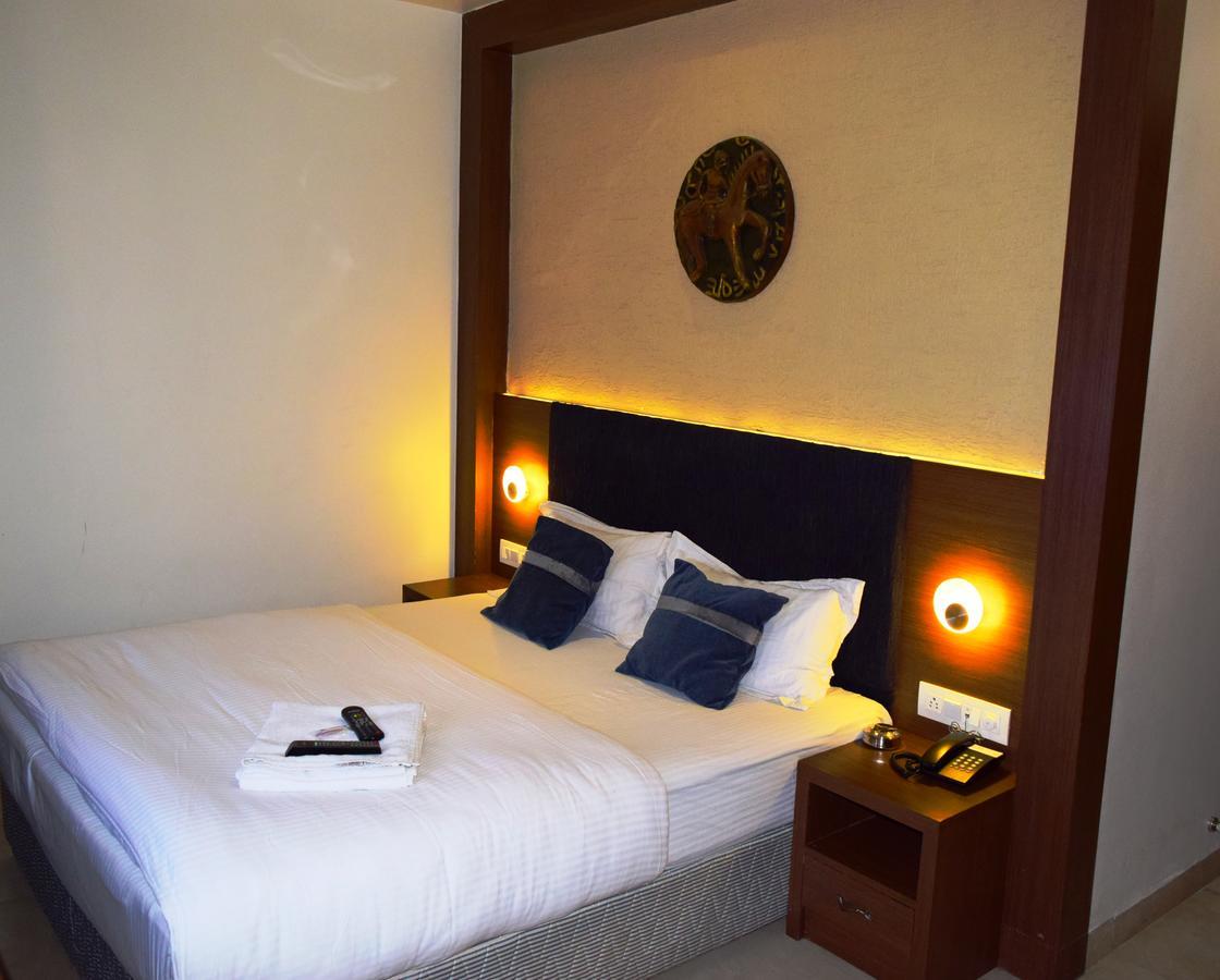 Hotel Chandragupta Ujjain Extérieur photo