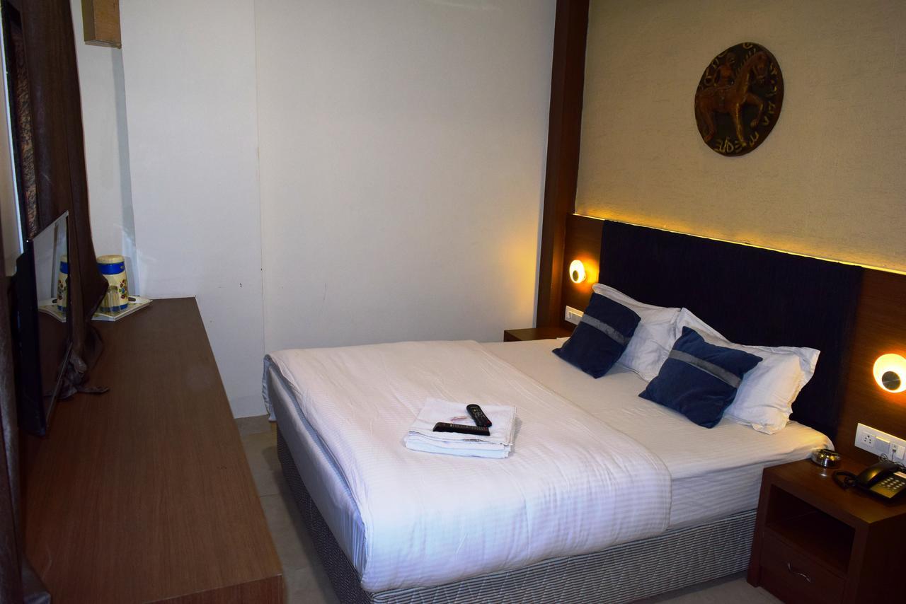 Hotel Chandragupta Ujjain Extérieur photo