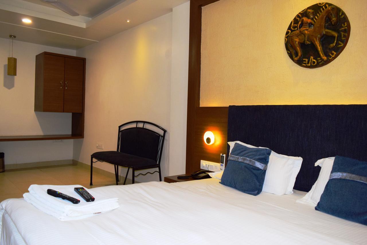 Hotel Chandragupta Ujjain Extérieur photo
